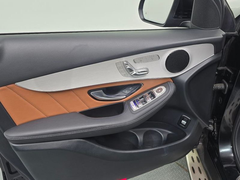 2020 Mercedes-Benz C-Class GLC300 4MATIC Premium photo 24