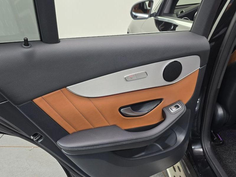 2020 Mercedes-Benz C-Class GLC300 4MATIC Premium photo 25