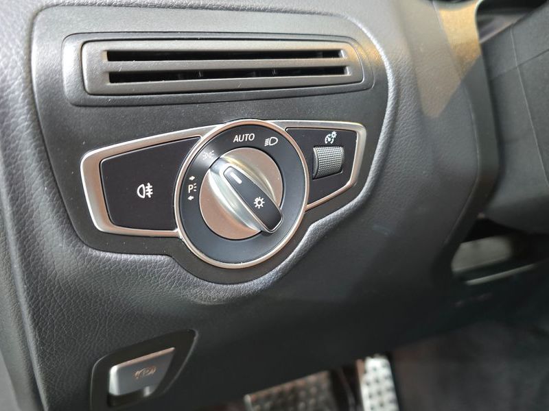2020 Mercedes-Benz C-Class GLC300 4MATIC Premium photo 30