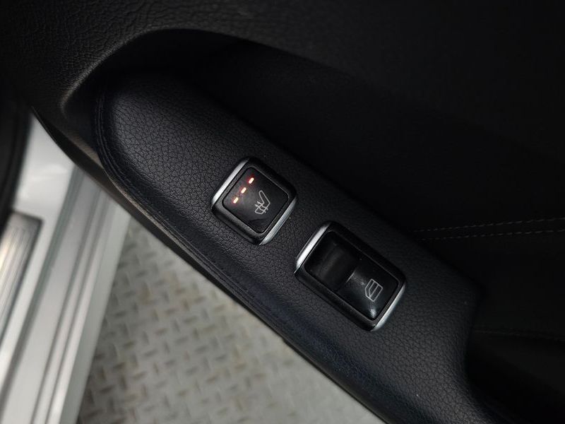 2014 Mercedes-Benz E-Class E220 CDI Avantgarde photo 17