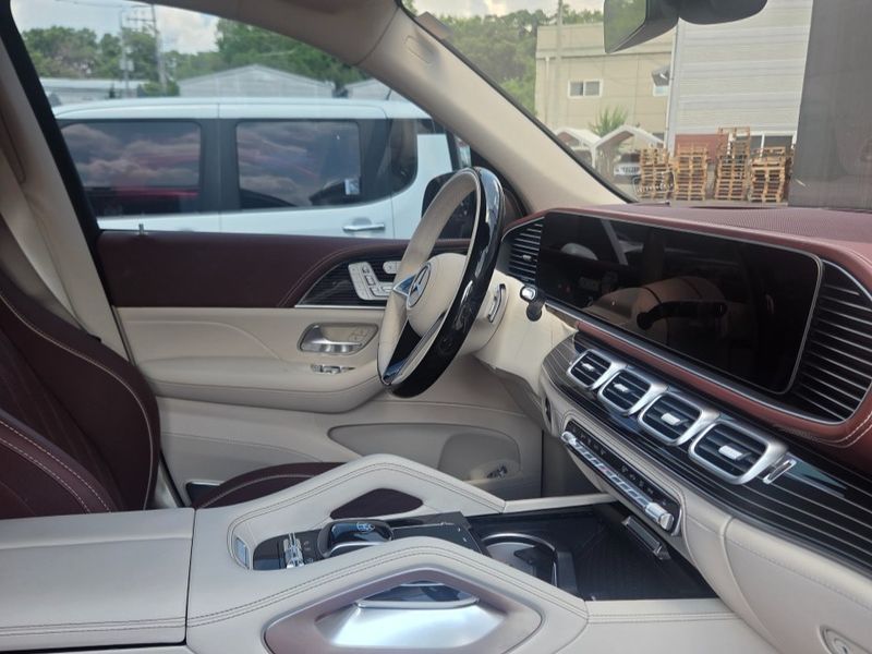 2026 Mercedes-Benz S-Class Maybach GLS600 4MATIC photo 12