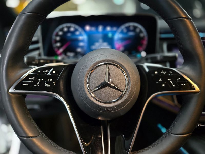 2026 Mercedes-Benz E-Class E200 Avantgarde photo 7