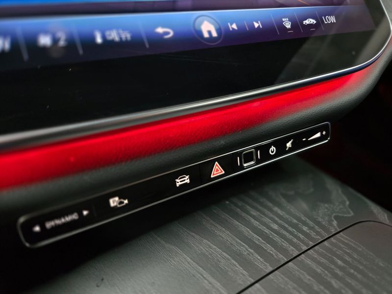 2026 Mercedes-Benz E-Class E200 Avantgarde photo 14