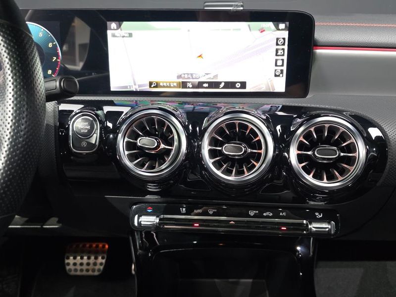 2023 Mercedes-Benz A-Class CLA250 4MATIC photo 13