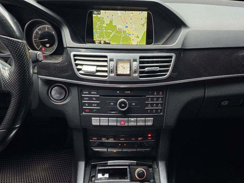 2016 Mercedes-Benz E-Class E250 BlueTec 4MATIC AV photo 13