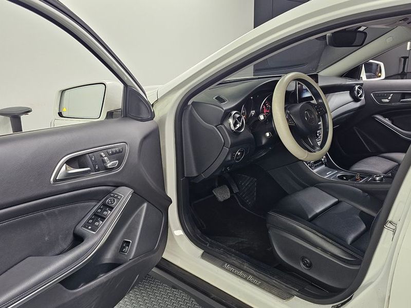 2019 Mercedes-Benz A-Class GLA220 photo 10