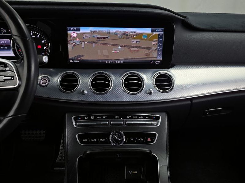 2020 Mercedes-Benz E-Class E250 Avantgarde photo 14
