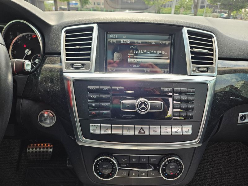 2013 Mercedes-Benz CLA ML350 BlueTEC 4MATIC photo 18