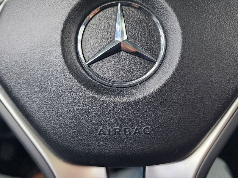 2012 Mercedes-Benz C-Class C200 CGI AVANTGARDE photo 16