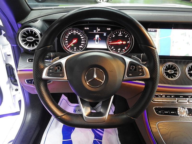 2018 Mercedes-Benz E-Class E220d Cabriolet photo 11
