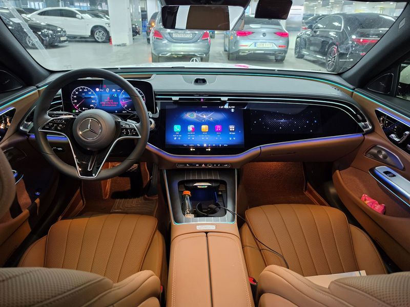 2026 Mercedes-Benz E-Class E300 4MATIC Exclusive photo 7