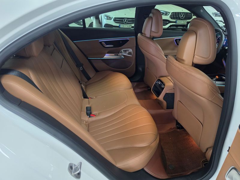 2026 Mercedes-Benz E-Class E300 4MATIC Exclusive photo 10