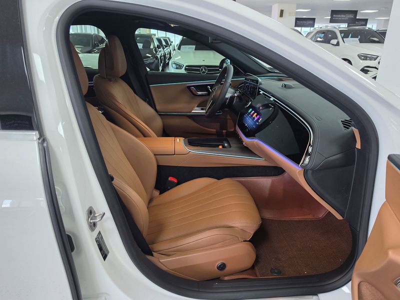 2026 Mercedes-Benz E-Class E300 4MATIC Exclusive photo 13
