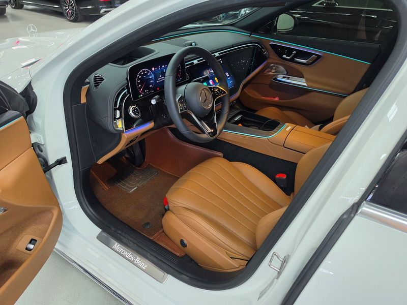 2026 Mercedes-Benz E-Class E300 4MATIC Exclusive photo 14