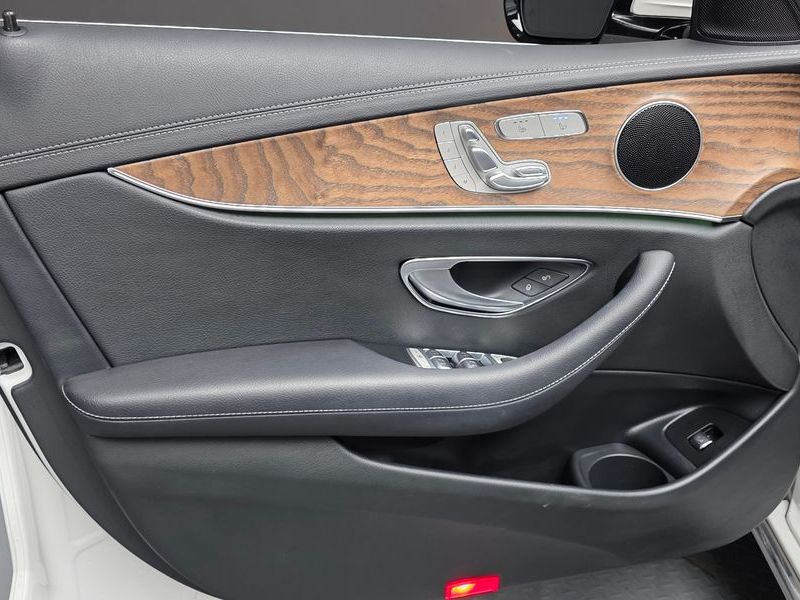 2022 Mercedes-Benz E-Class E250 Exclusive photo 24