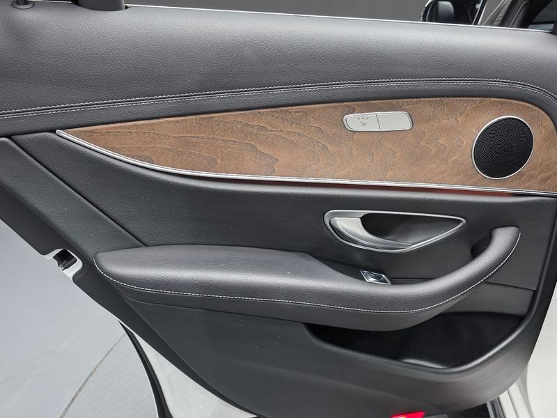 2022 Mercedes-Benz E-Class E250 Exclusive photo 25