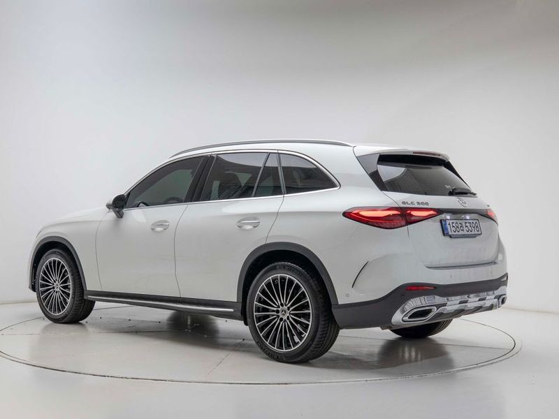 2026 Mercedes-Benz C-Class GLC300 4MATIC AMG Line photo 19