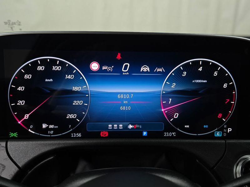 2026 Mercedes-Benz E-Class E200 Avantgarde photo 8