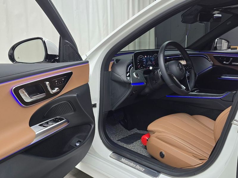 2026 Mercedes-Benz E-Class E200 Avantgarde photo 10