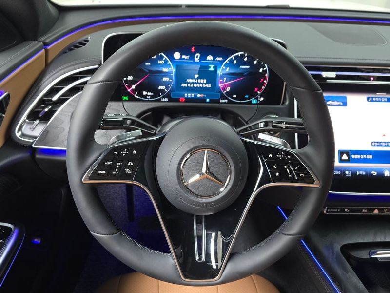 2026 Mercedes-Benz E-Class E200 Avantgarde photo 12
