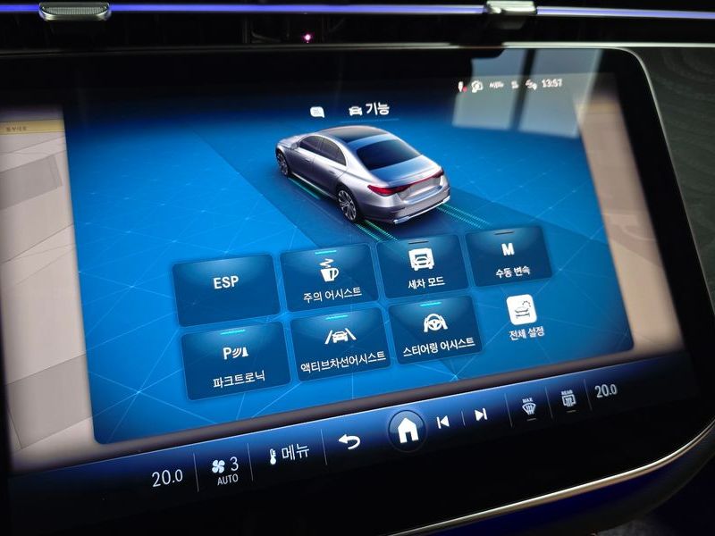 2026 Mercedes-Benz E-Class E200 Avantgarde photo 15