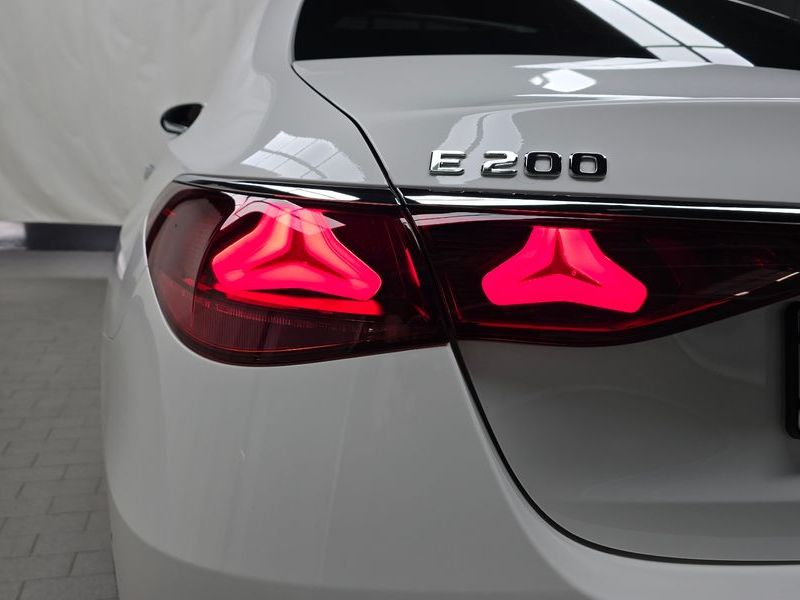 2026 Mercedes-Benz E-Class E200 Avantgarde photo 23