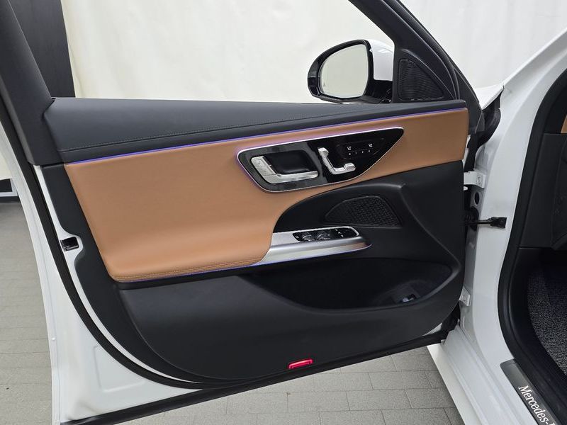 2026 Mercedes-Benz E-Class E200 Avantgarde photo 24