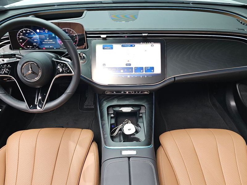 2026 Mercedes-Benz E-Class E200 Avantgarde photo 7