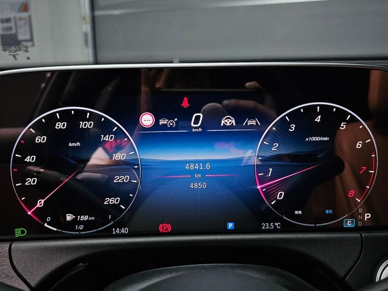 2026 Mercedes-Benz E-Class E200 Avantgarde photo 8