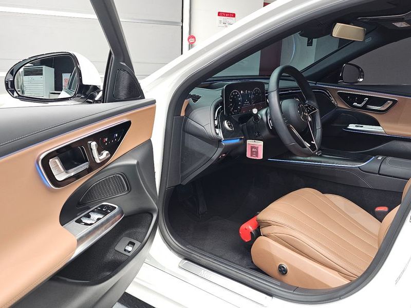 2026 Mercedes-Benz E-Class E200 Avantgarde photo 10