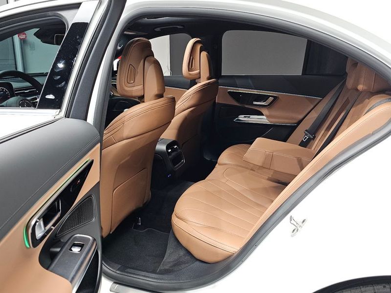 2026 Mercedes-Benz E-Class E200 Avantgarde photo 12
