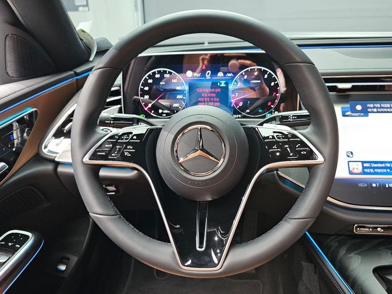 2026 Mercedes-Benz E-Class E200 Avantgarde photo 13