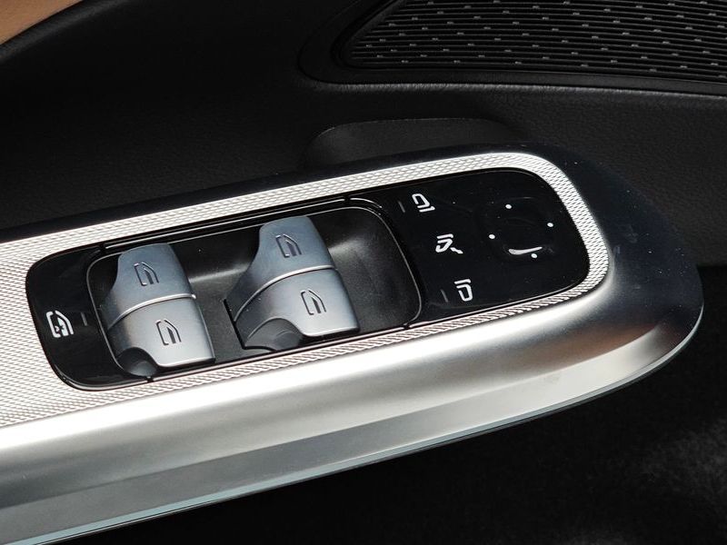 2026 Mercedes-Benz E-Class E200 Avantgarde photo 20