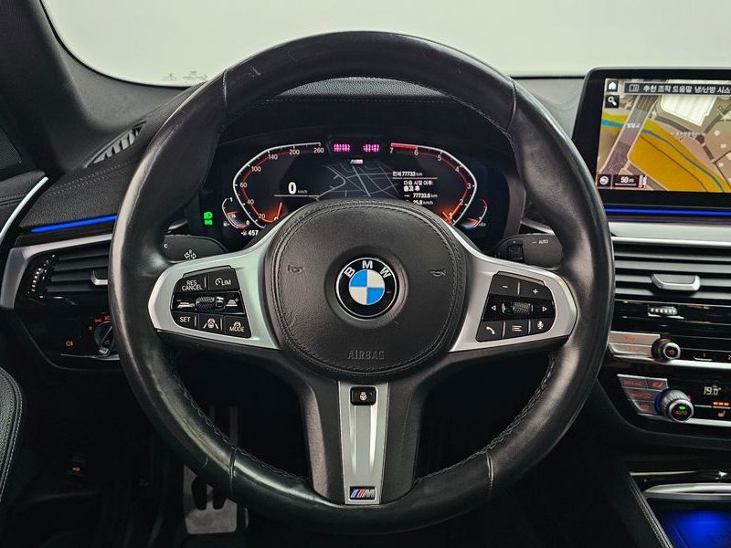 2021 BMW 5 Series 520i M Sport photo 13