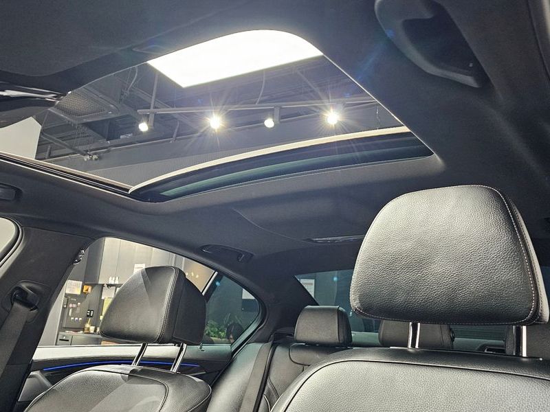 2021 BMW 5 Series 520i M Sport photo 19