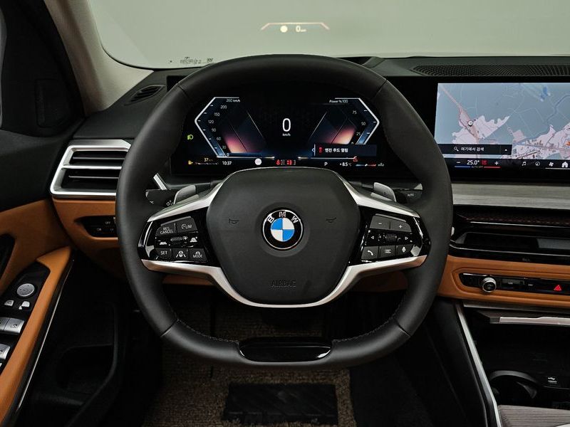 2025 BMW 3 Series 320i photo 13