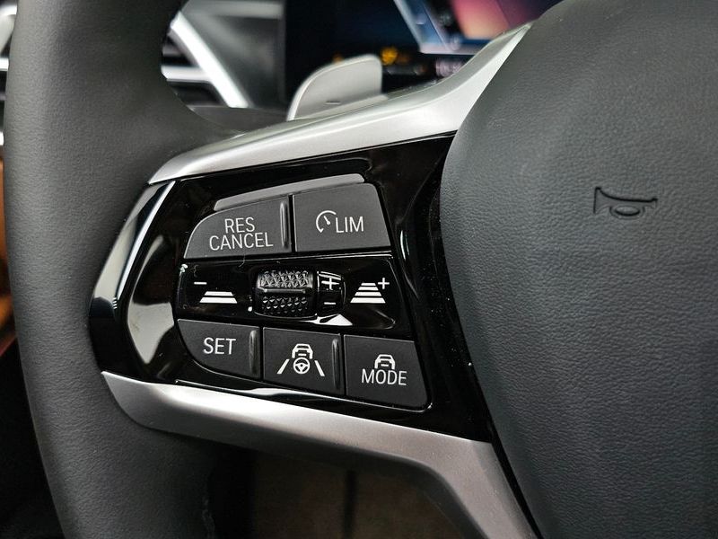2025 BMW 3 Series 320i photo 18