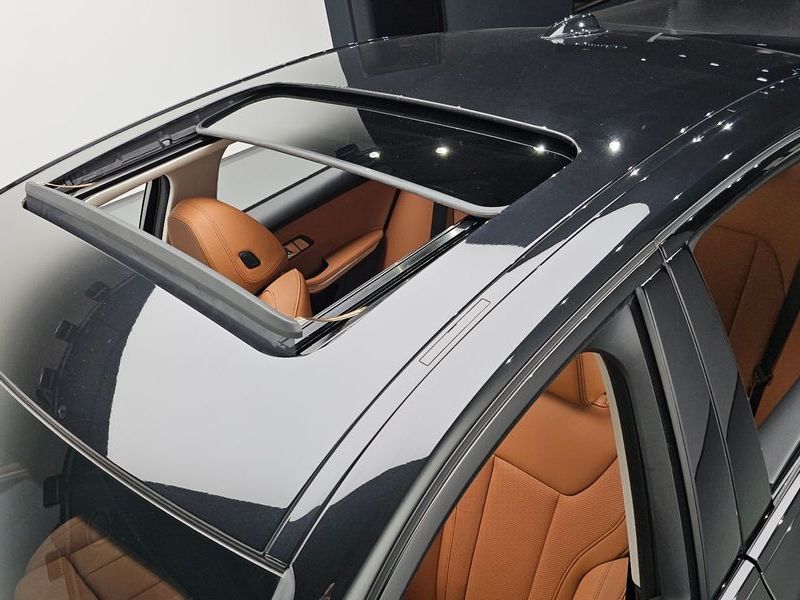 2025 BMW 3 Series 320i photo 19