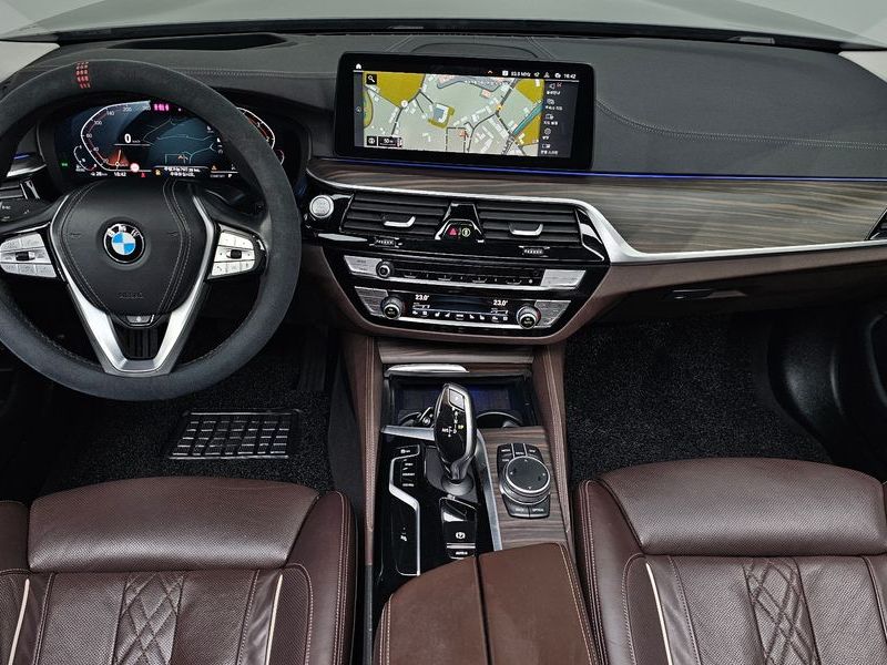 2021 BMW 5 Series 523d Luxury photo 7