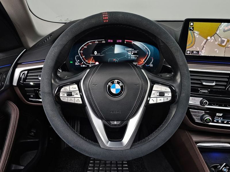 2021 BMW 5 Series 523d Luxury photo 13