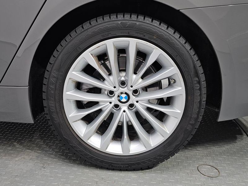 2021 BMW 5 Series 523d Luxury photo 21