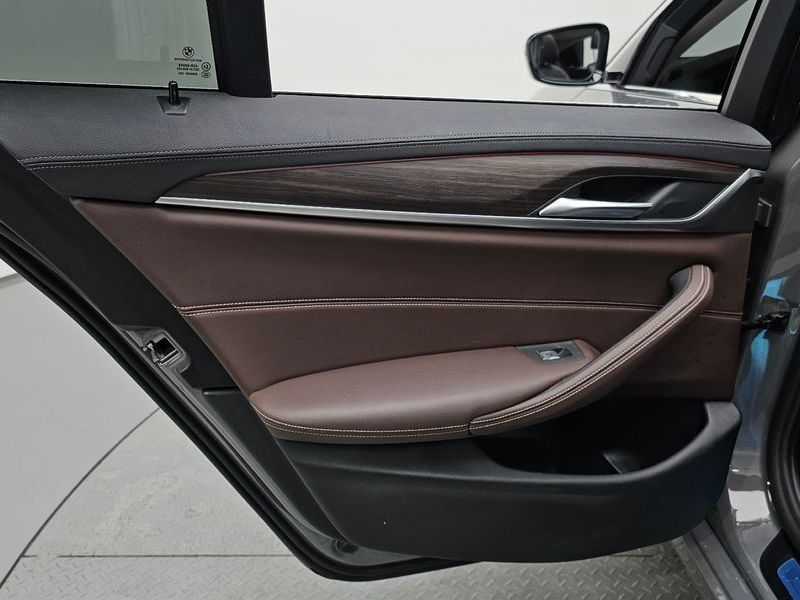 2021 BMW 5 Series 523d Luxury photo 25