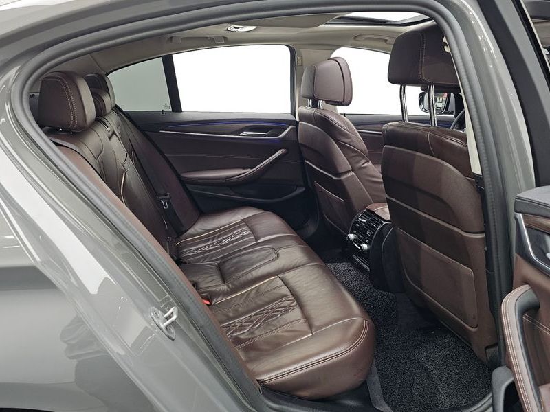 2021 BMW 5 Series 523d Luxury photo 26