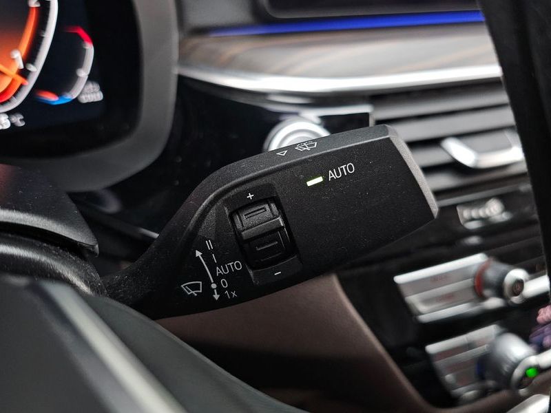 2021 BMW 5 Series 523d Luxury photo 28