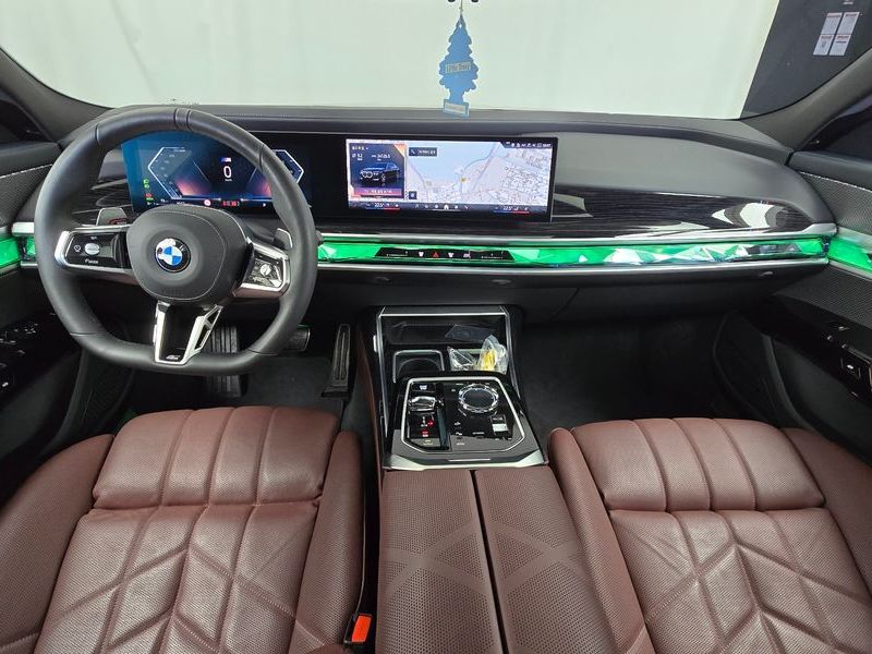 2025 BMW 7 Series 740i xDrive M Sport photo 7