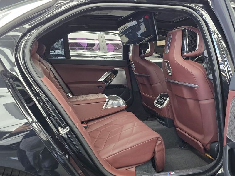 2025 BMW 7 Series 740i xDrive M Sport photo 11