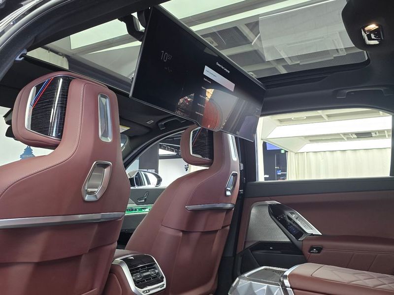 2025 BMW 7 Series 740i xDrive M Sport photo 17