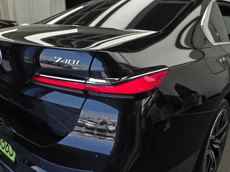 2025 BMW 7 Series 740i xDrive M Sport photo 23