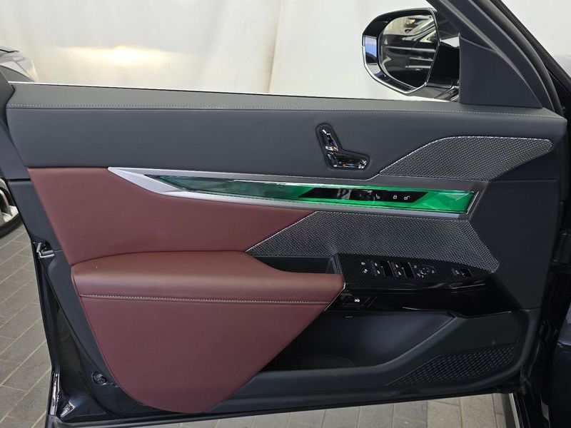 2025 BMW 7 Series 740i xDrive M Sport photo 24