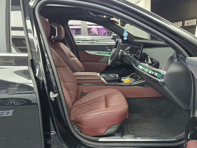 2025 BMW 7 Series 740i xDrive M Sport photo 26